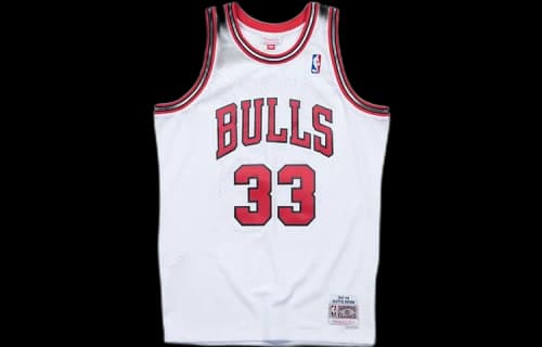 Mitchell & Ness Chicago Bulls Home 1997-98 Scottie Pippen Swingman Jersey White