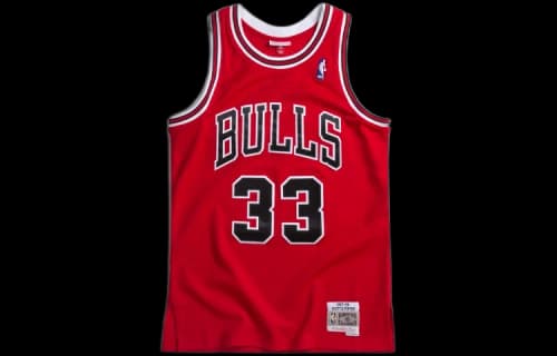 Mitchell & Ness Chicago Bulls Road 1997-98 Scottie Pippen Swingman Jersey Scarlet
