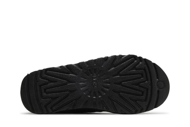 UGG Neumel Boot Black 4