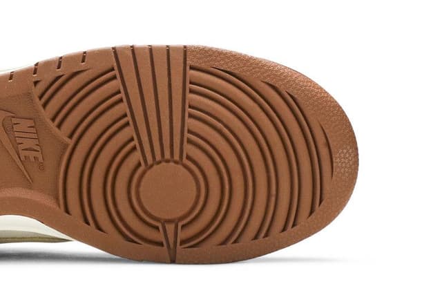 Nike Dunk Low Medium Curry 5