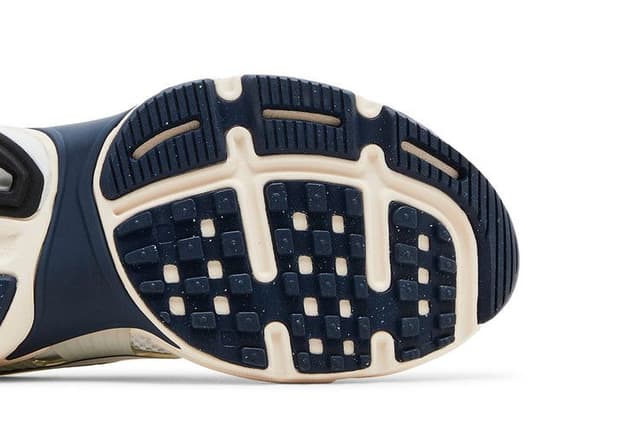 Nike V2K Run Platinum Tint (Women's) 5