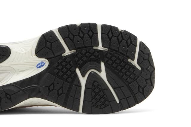 New Balance 2002R Incense Sandstone (GS) 5