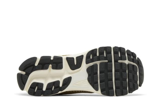 Nike Zoom Vomero 5 Metallic Gold (Women's) 4