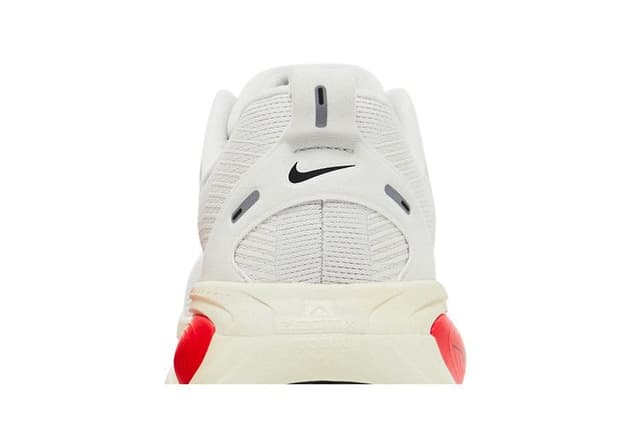 Nike Vomero 18 Platinum Tint Siren Red Light Smoke Grey Metallic Pewter 7