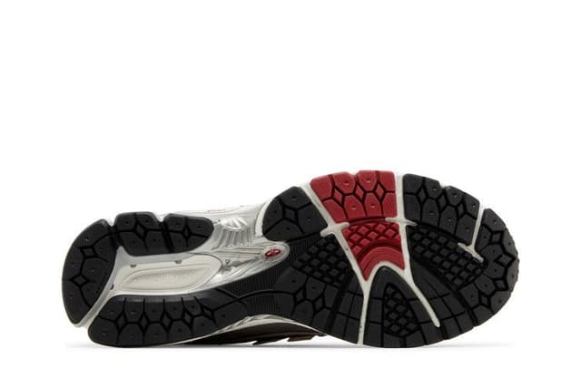 New Balance 1906R Silver Classic Crimson 4