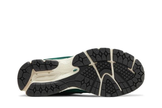 New Balance 2002R Nightwatch Green 4