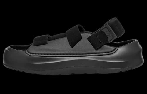 UGG Stratus Sandal Black