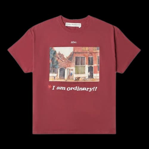 Advisory Board Crystals I Am Ordinary T-Shirt 'Oxblood Red'