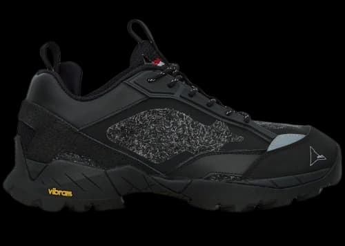 Roa Lhakpa Black