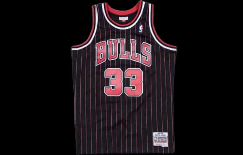 Mitchell & Ness Chicago Bulls Alternate 1995-96 Scottie Pippen Swingman Jersey Black