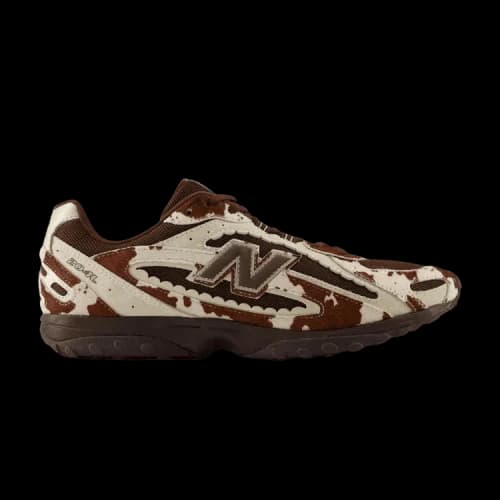 New Balance 204L atmos Pink Cow Girl Angora Pumpernickel