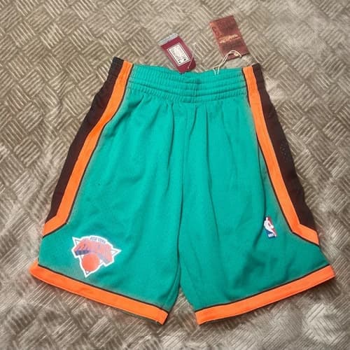 Mitchell & Ness New York Knicks Swingman Shorts Green