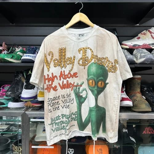 Vale Valley Dreams Alien Graphic T-Shirt