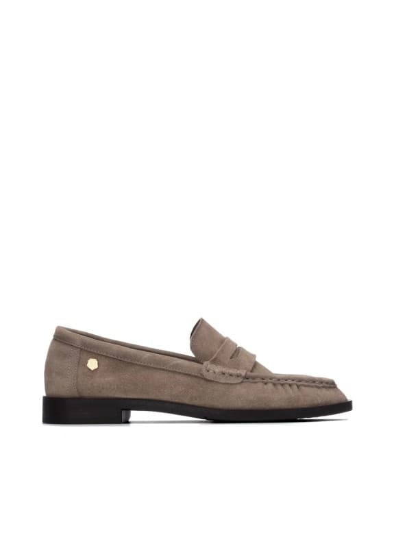 Carmela mocasín 16438903 en color taupe para mujer