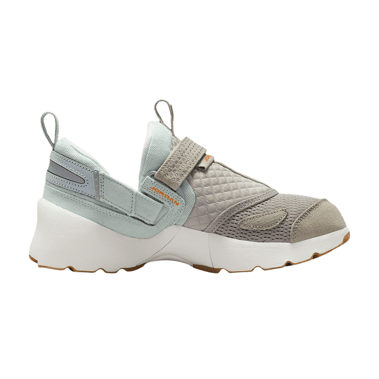 Jordan Trunner LX Corduroy White Bright Ceramic Gum (Women's)
