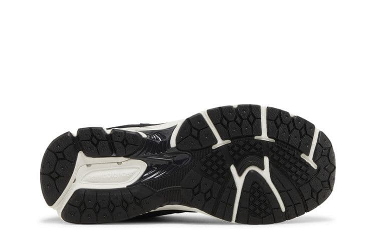 New Balance 2002R Black (GS) — foto 5