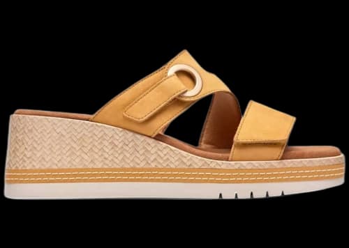 Clarks Kidiki Cove Yellow Nubuck (Women's)