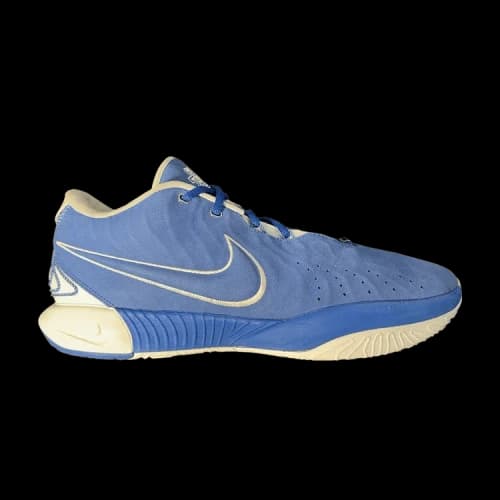 Nike LeBron 21 'Kentucky Away' PE