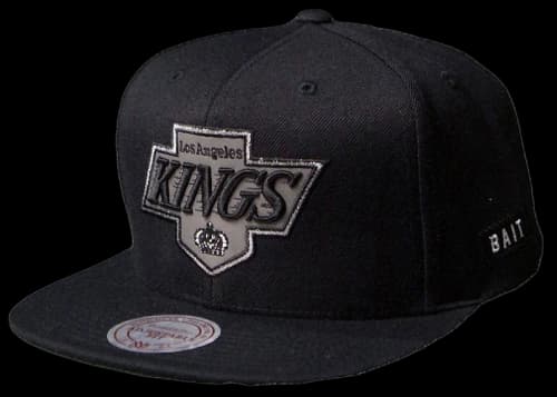 Mitchell & Ness Los Angeles Kings Classic Chevron Snapback Cap Black/Grey