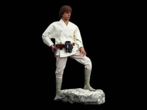 Hot Toys 1/6 Star Wars Episode IV: Luke Skywalker MMS297 Action Figure