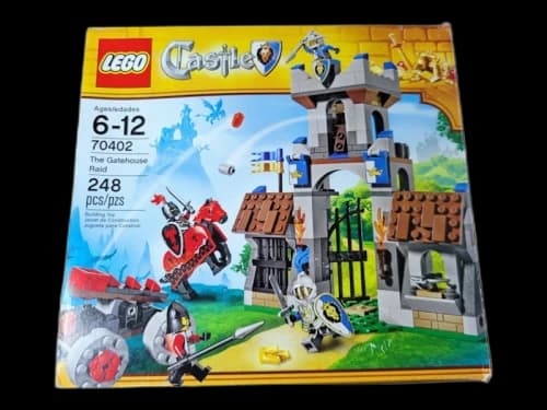 LEGO Castle The Gatehouse Raid Set 70402