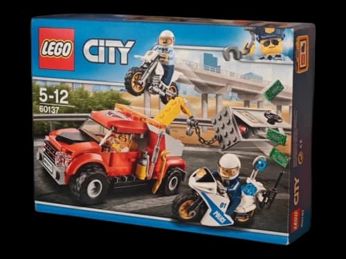 LEGO City Tow Truck Trouble Set 60137