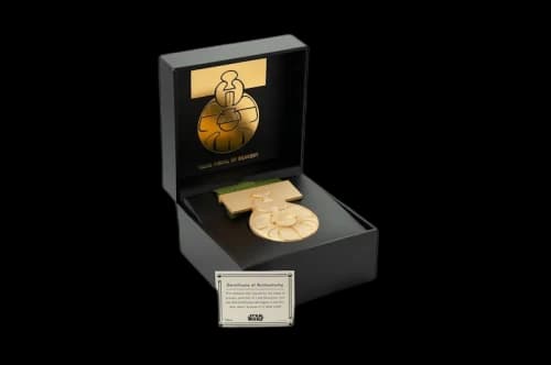 Star Wars Medal of Yavin Gold Plated 1/1 Scale Necklace
