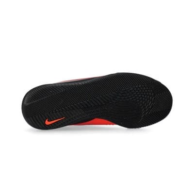 Nike Jr. Phantom 6 Low Club Indoor/Court GS 'Bright Crimson Black' — foto 4
