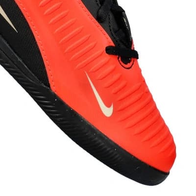 Nike Jr. Phantom 6 Low Club Indoor/Court GS 'Bright Crimson Black' — foto 7