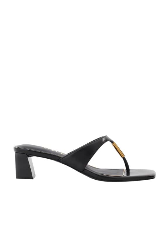 Guess sandalia yaiza en color negro para mujer